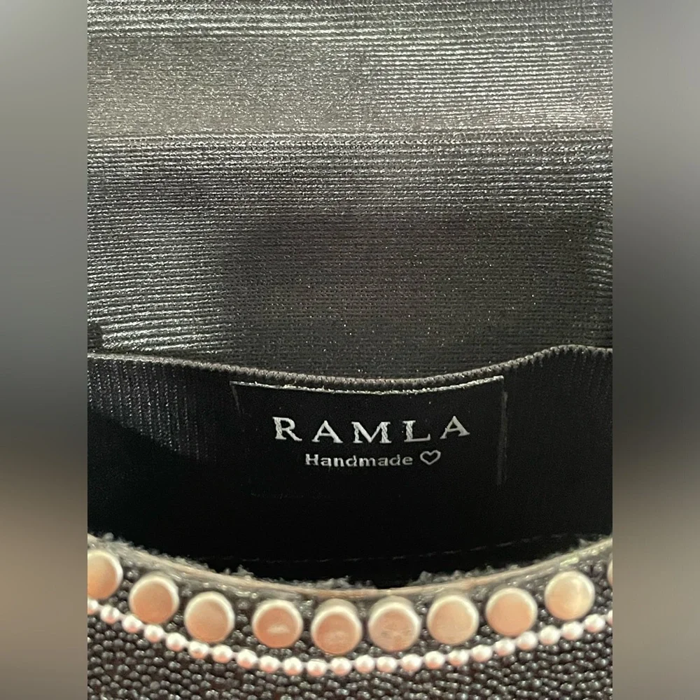 NEW RAMLA Heart Shaped Hardbody Clutch Crossbody Bag Black Silver Gold 6x8 - Picture 13 of 13